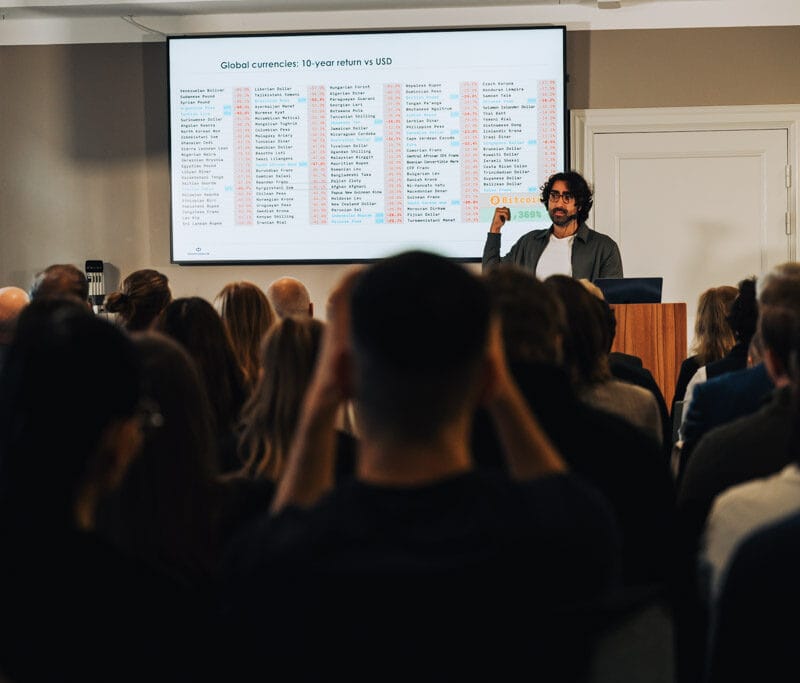 Föreläsning på Vostroblock-event om Bitcoin, valutor och digitala tillgångar.